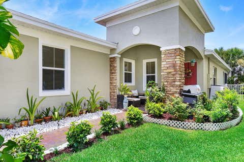 Tiny photo for 742 NW LEONARDO Circle, Port Saint Lucie, FL 34986 (MLS # B26053021)