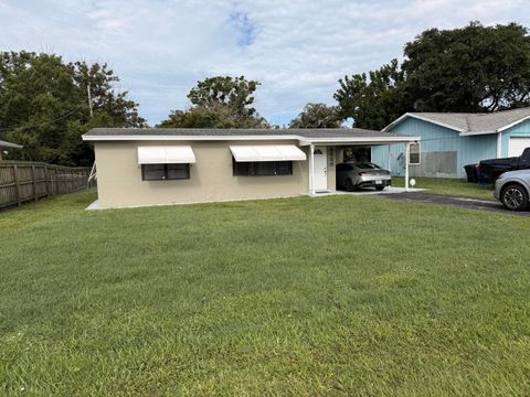 Photo of 5550 SE Normandy Avenue, Stuart, FL 34997 (MLS # B26034920)
