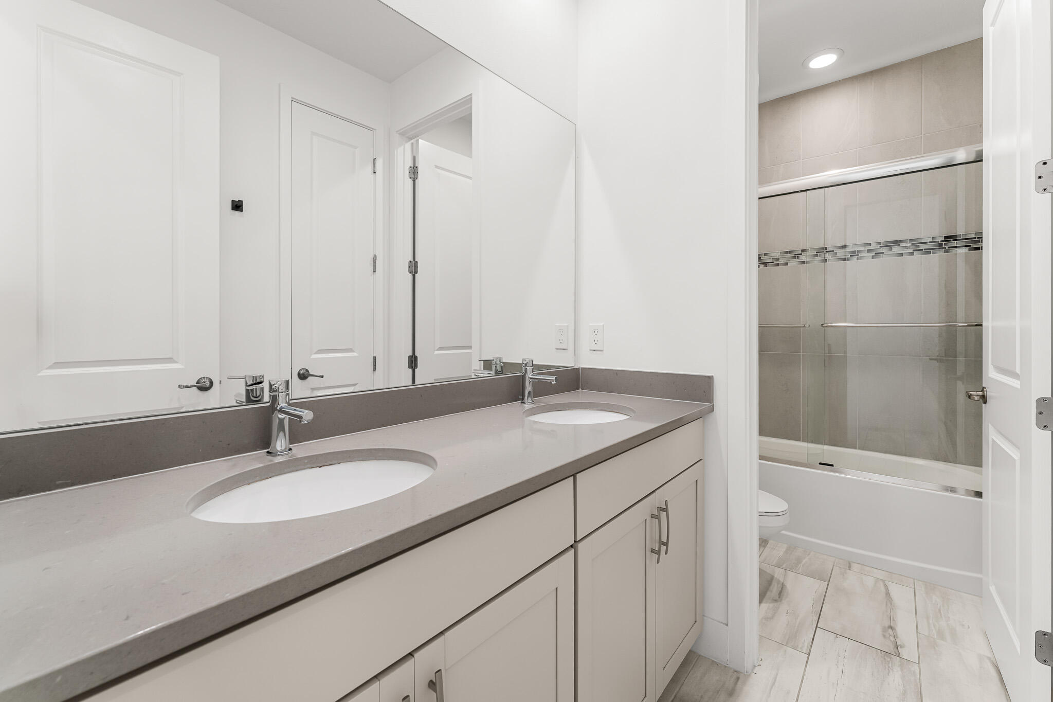 MATTAMY AT SOUTHERN GROVE PLAT 1 REPLAT - Residential