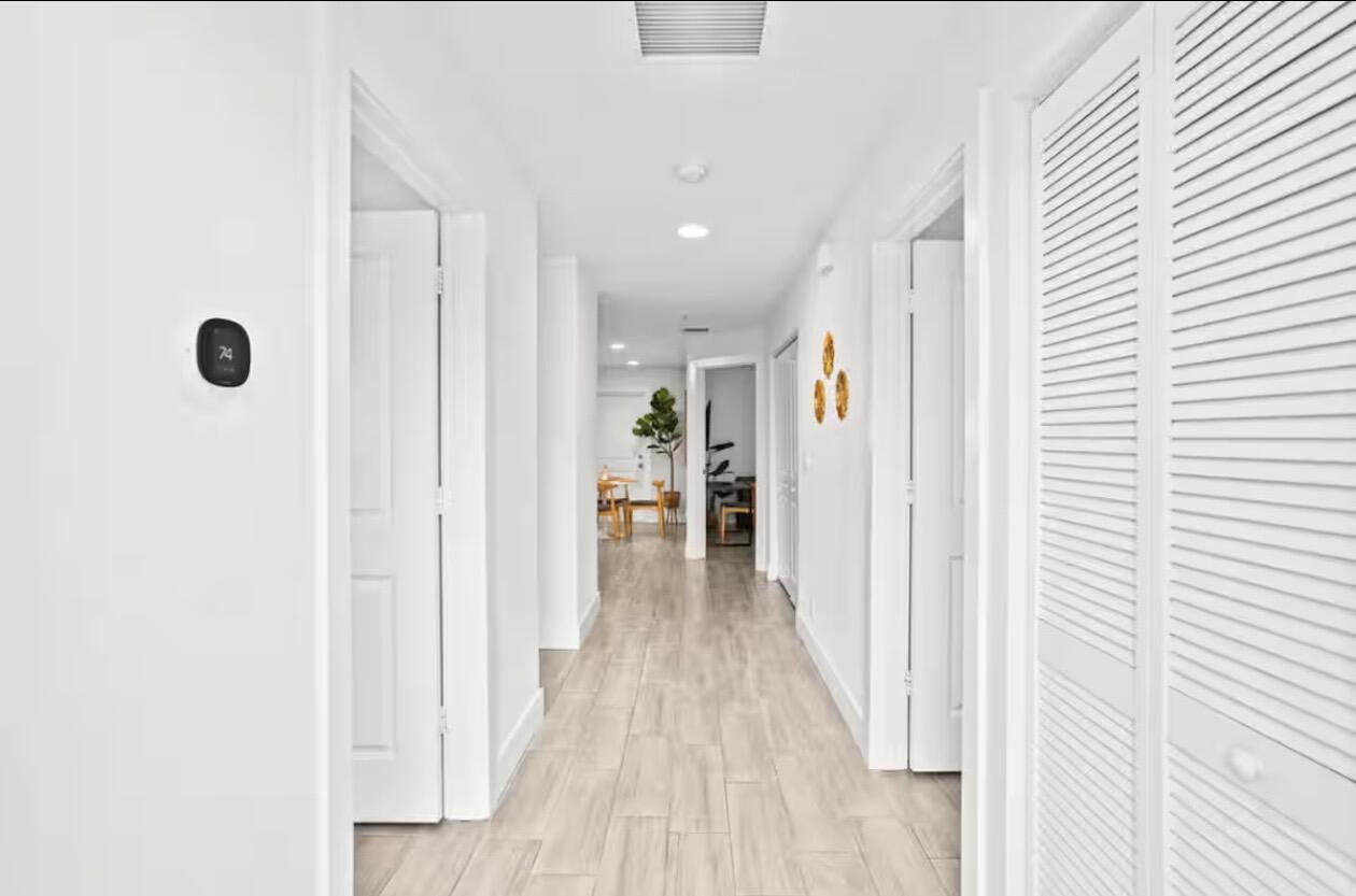 P B NORTH - Residential Lease