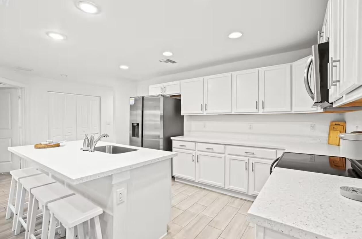 P B NORTH - Residential Lease