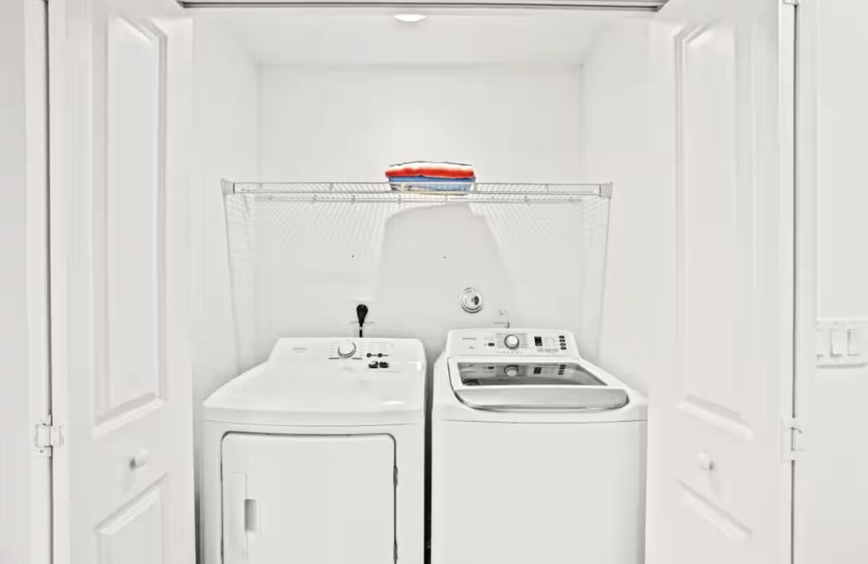 P B NORTH - Residential Lease