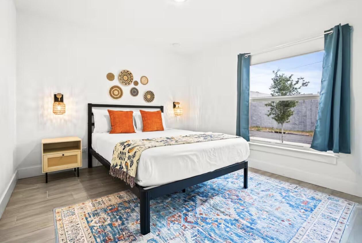 P B NORTH - Residential Lease