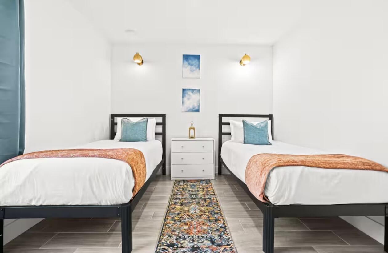 P B NORTH - Residential Lease