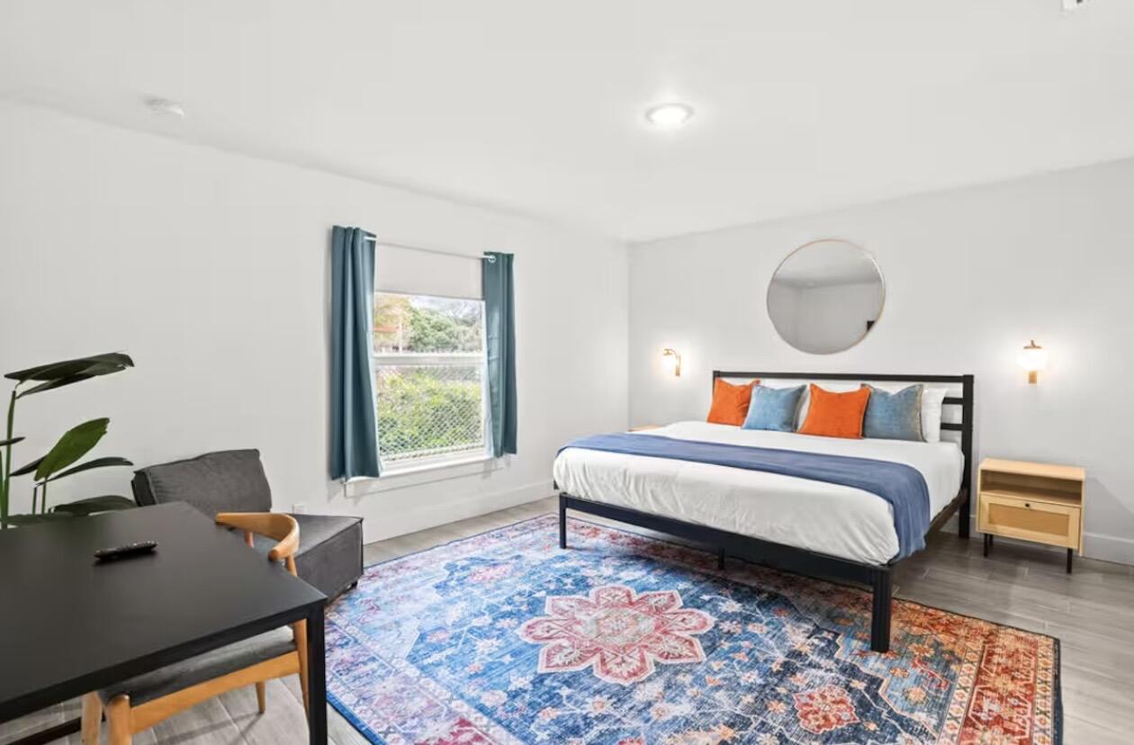 P B NORTH - Residential Lease