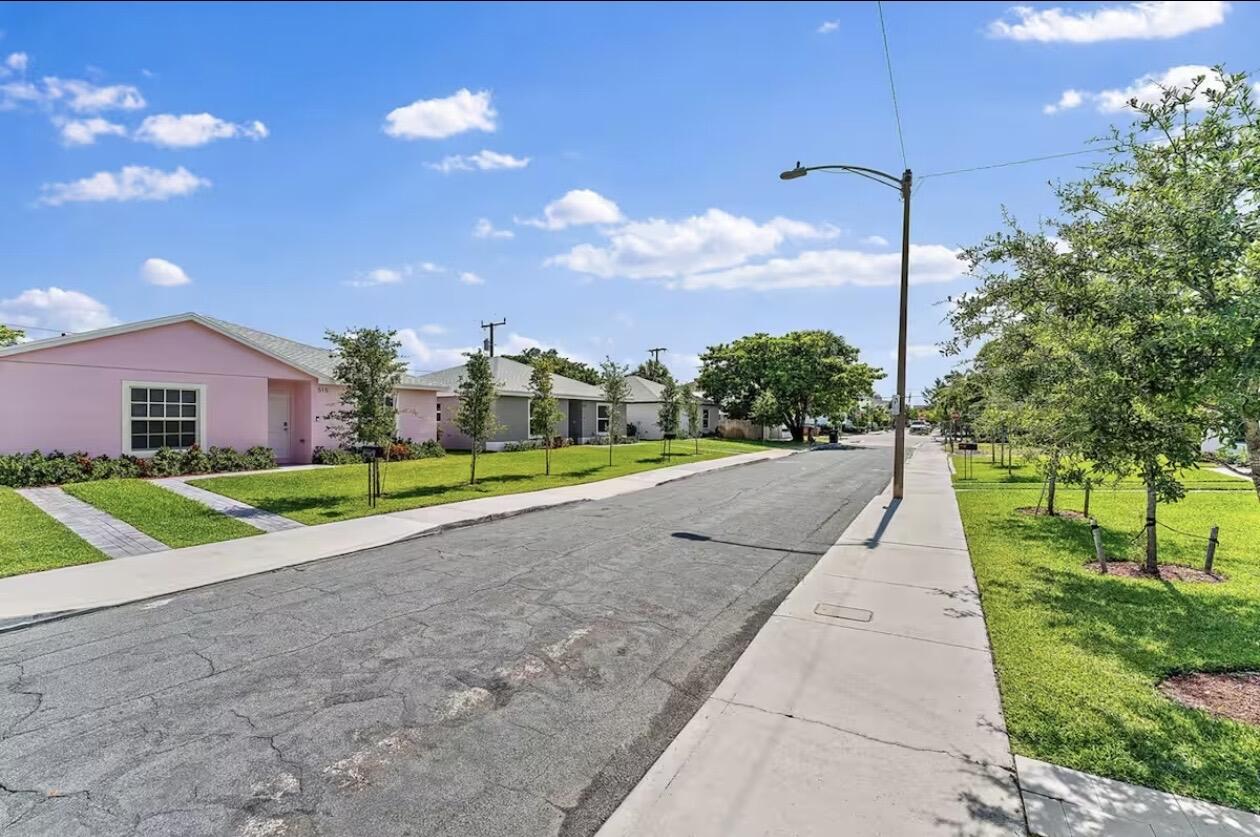 P B NORTH - Residential Lease