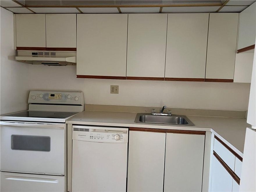 ***Great investment opportunity - NO rental restrictions - Can be rented immediately.*** First floor unit overlooking quiet lake area. freshly painted and clean. Ready for the new buyer.