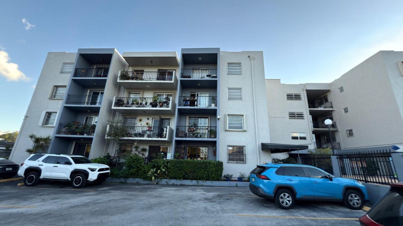 ALCALA PLAZA - Residential