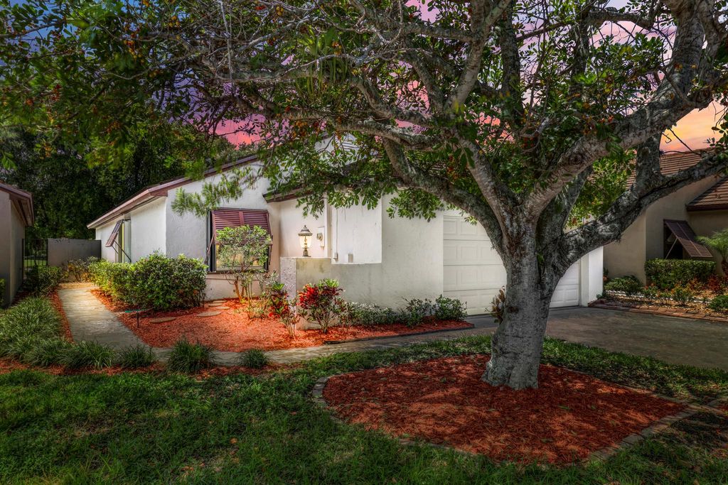 Photo of 58 Ironwood Way N, Palm Beach Gardens, FL 33418 (MLS # R10939167)