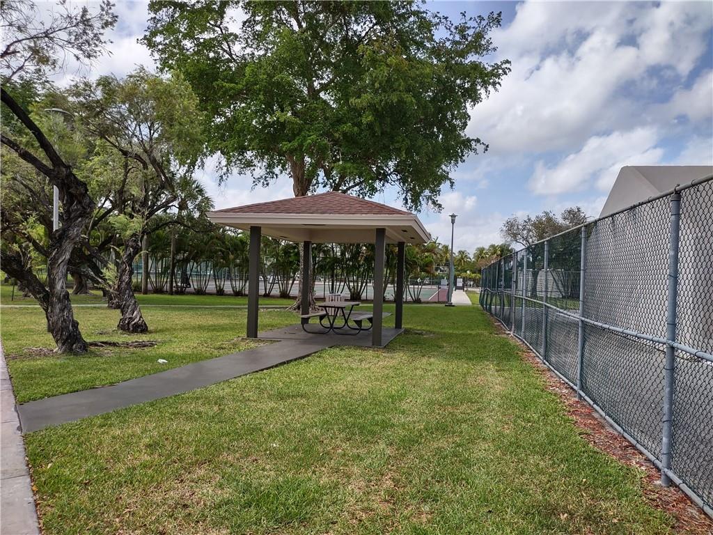 HORIZONS WEST CONDO - Residential