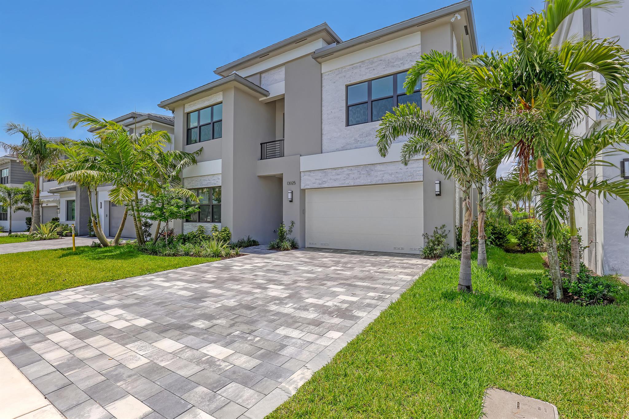 13025 Feathering Way Way