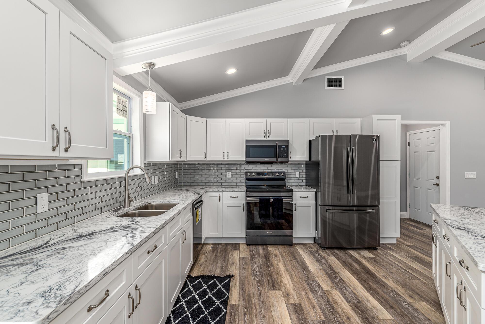 LITTLE VILLAGE UNREC - Residential Lease