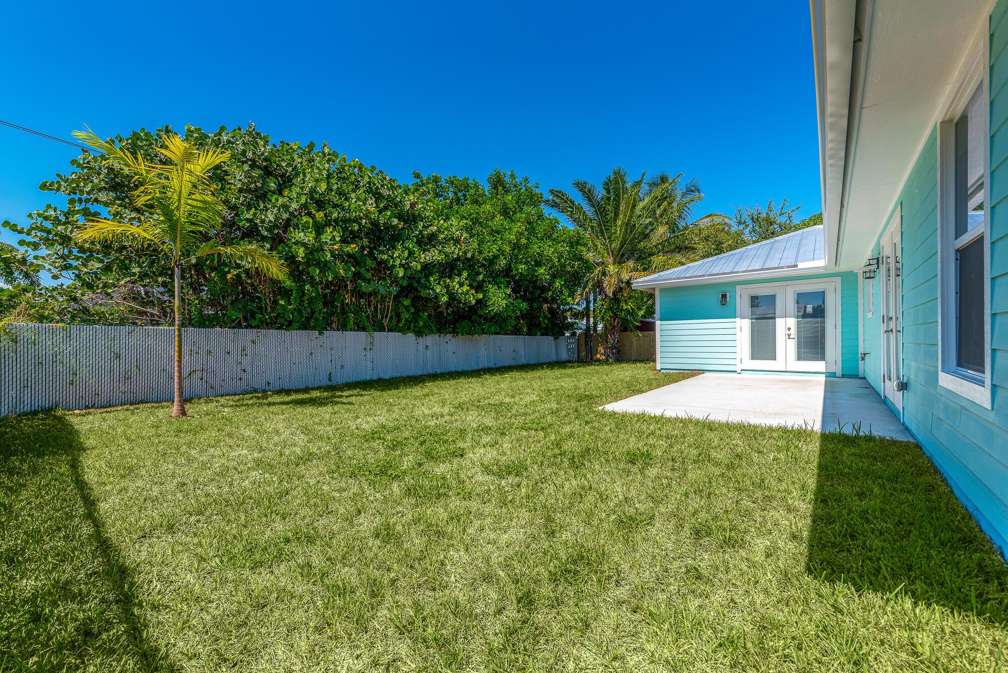 LITTLE VILLAGE UNREC - Residential Lease