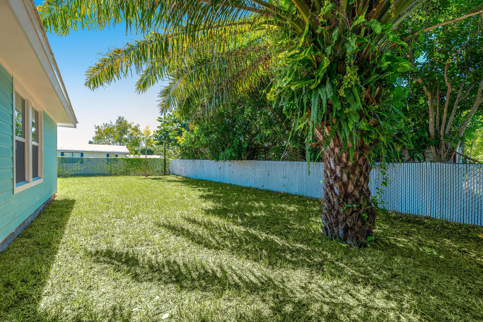 LITTLE VILLAGE UNREC - Residential Lease