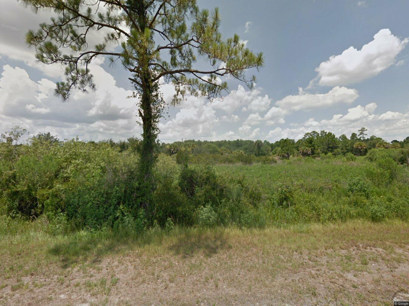 Check out this 1.25-acre lot at 150 N Verda St, Clewiston, located just north of Montura Ranch Estates. If you're looking for a peaceful, rural setting, this property is a great find. It's perfect for building your dream home or investing in a quiet area with plenty of space. Enjoy the tranquility of the countryside while still having access to local amenities and main roads. If you're interested, get in touch today to learn more and set up a visit!