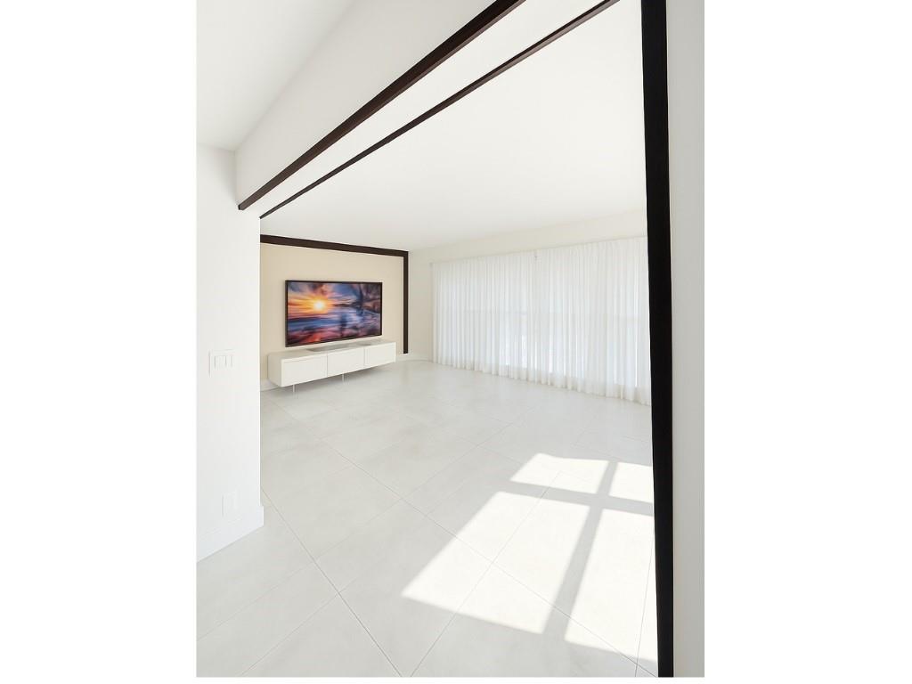 HOLLYWOOD LAKES SECTION - Residential