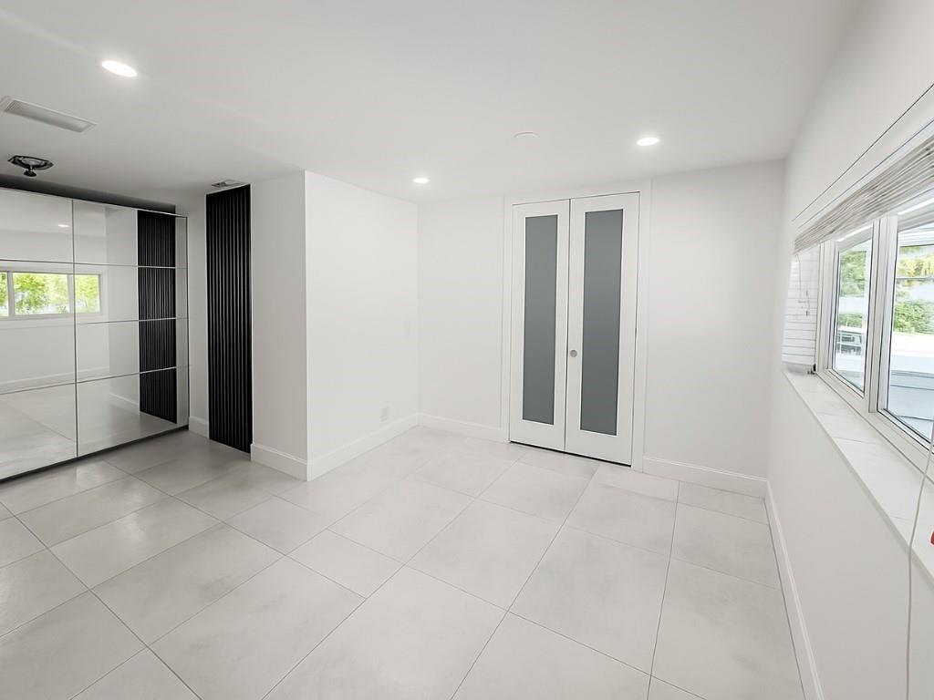 HOLLYWOOD LAKES SECTION - Residential