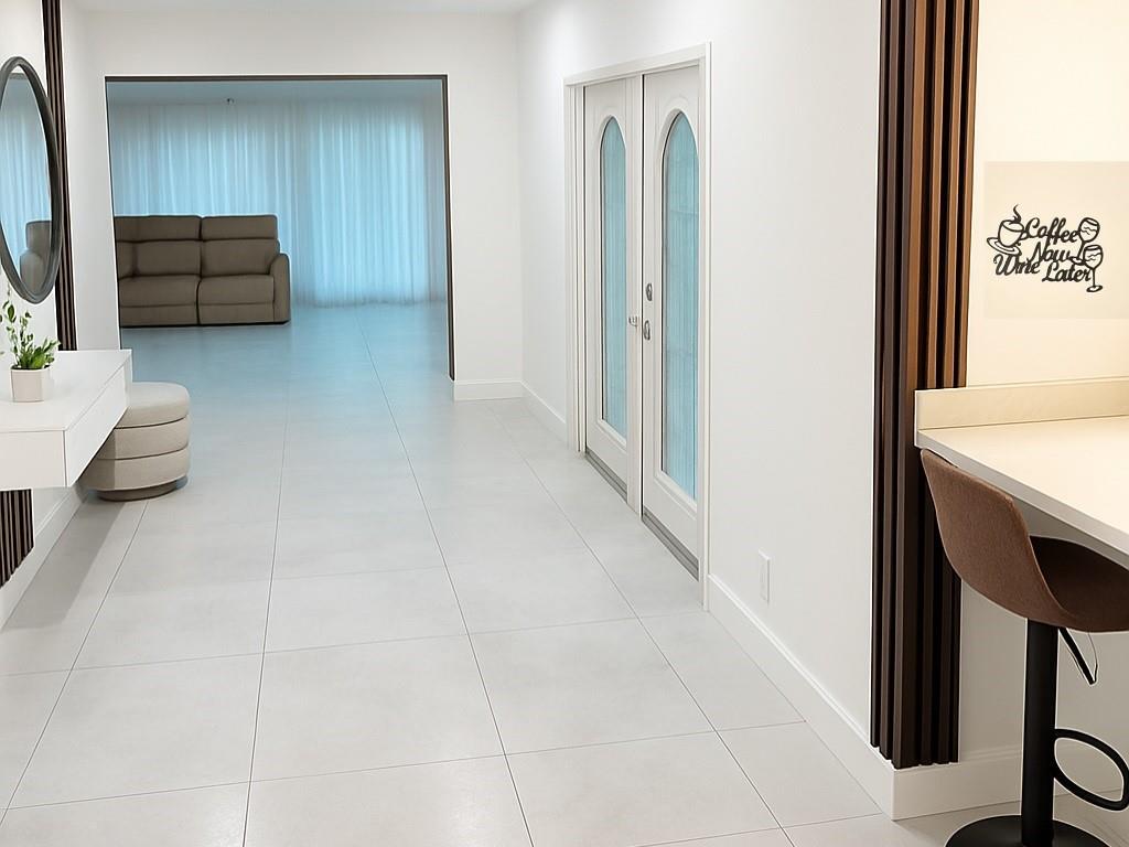 HOLLYWOOD LAKES SECTION - Residential