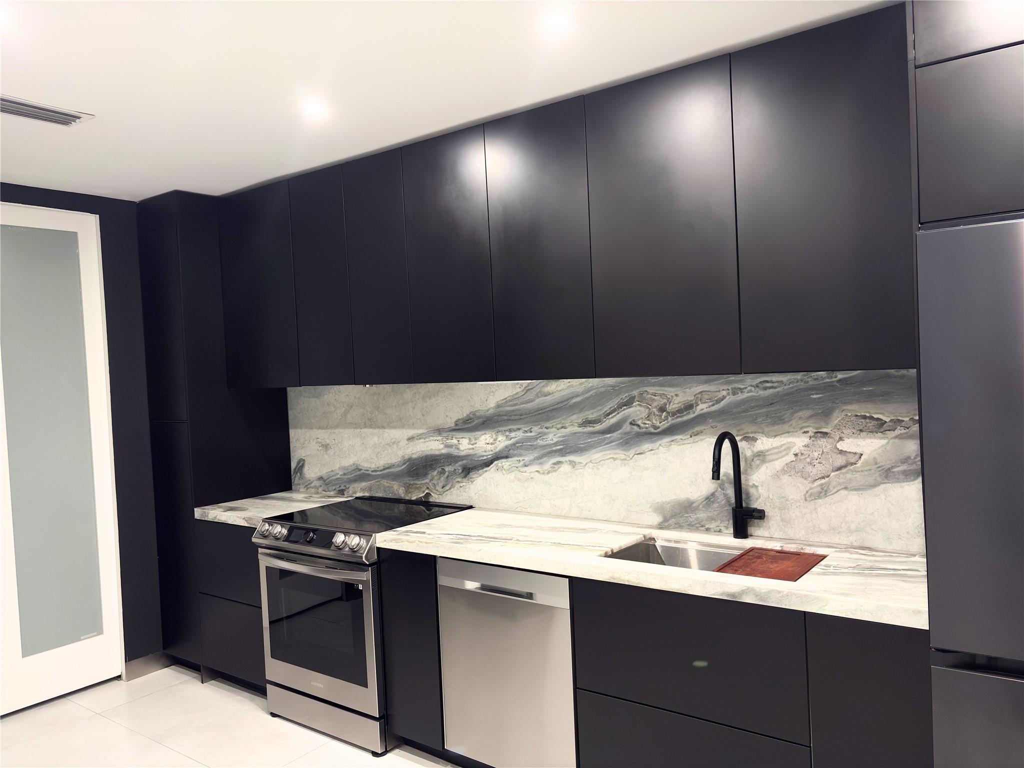 HOLLYWOOD LAKES SECTION - Residential