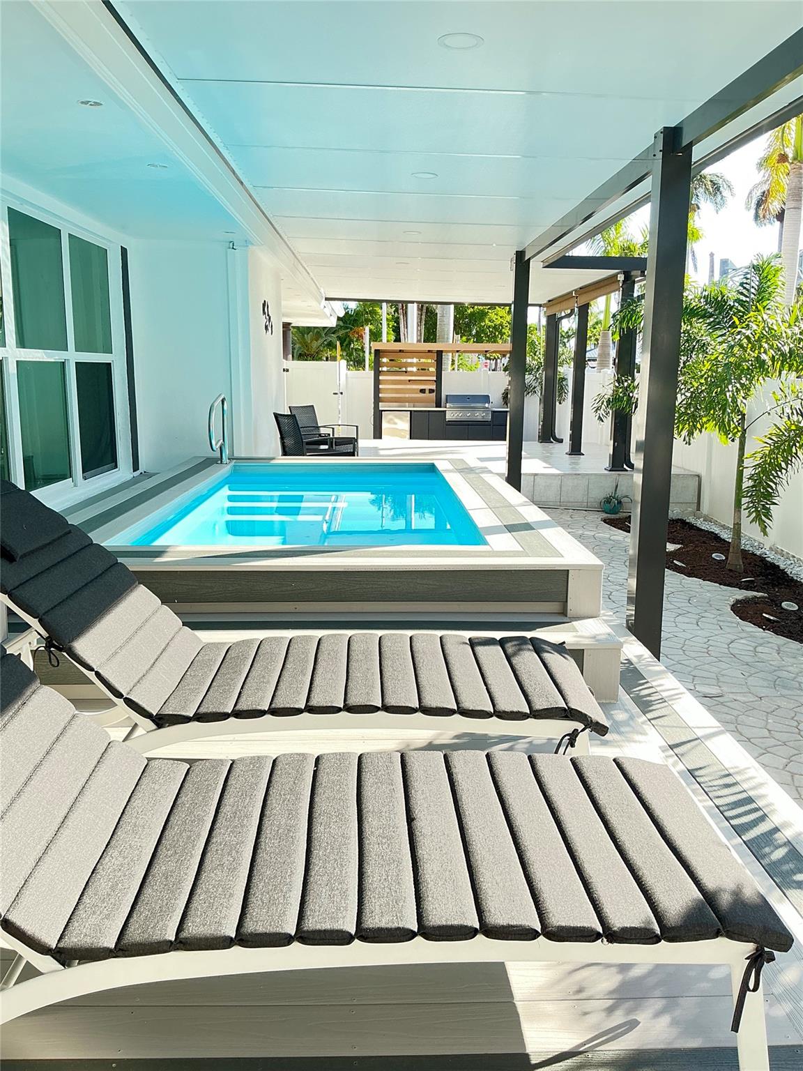 HOLLYWOOD LAKES SECTION - Residential