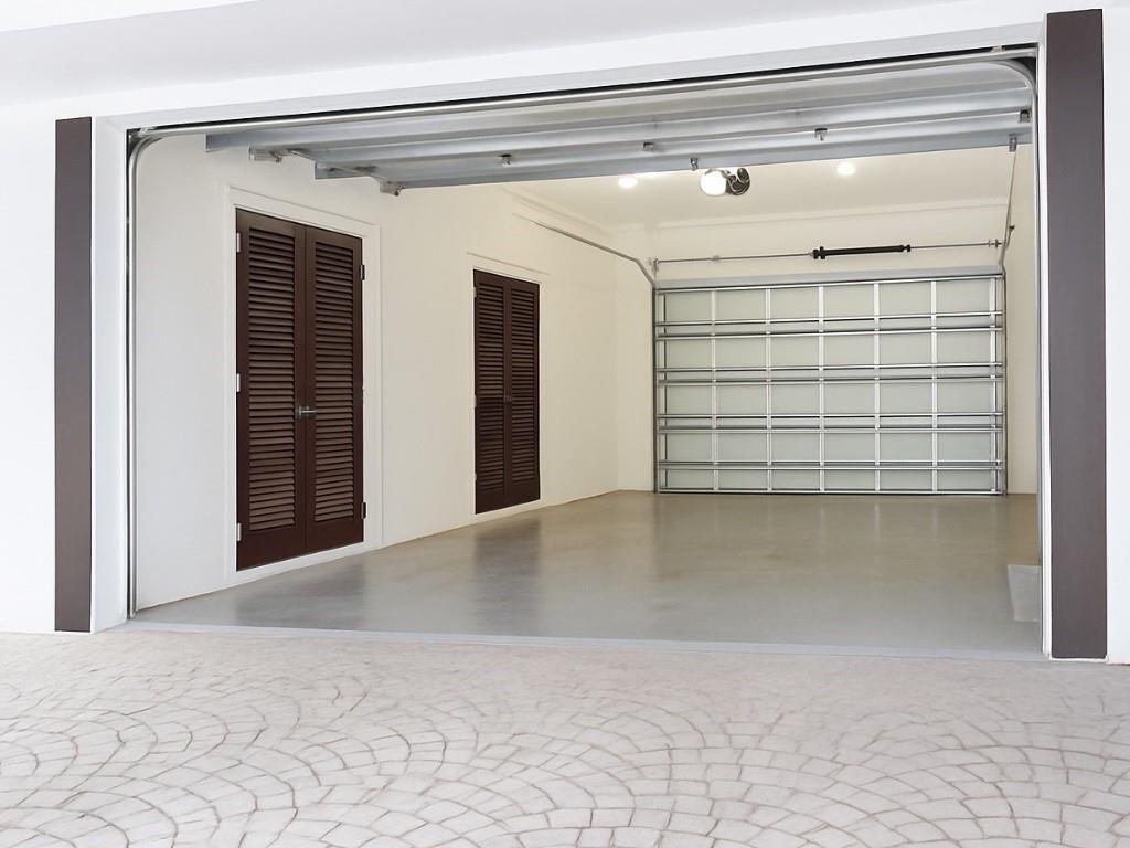 HOLLYWOOD LAKES SECTION - Residential