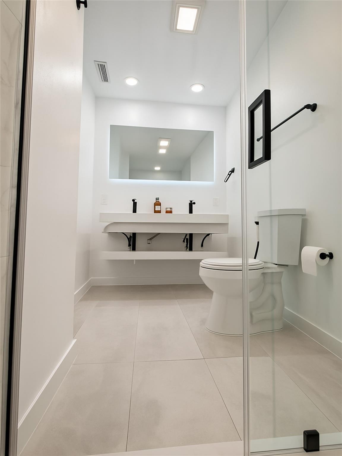 HOLLYWOOD LAKES SECTION - Residential