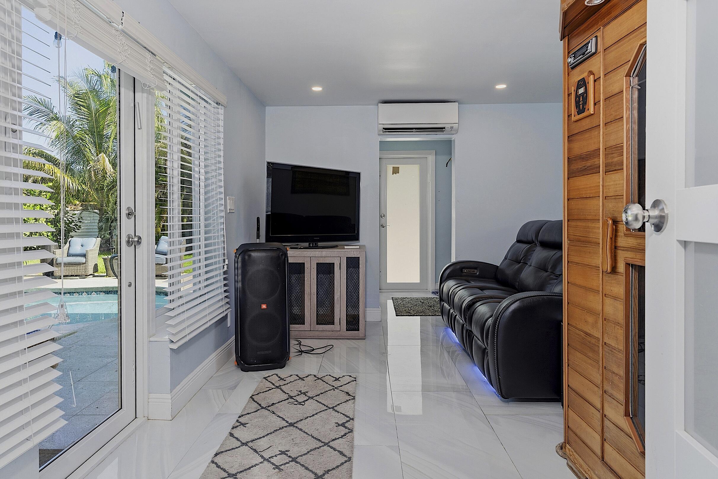OAKLAND PARK SECOND ADD - Residential