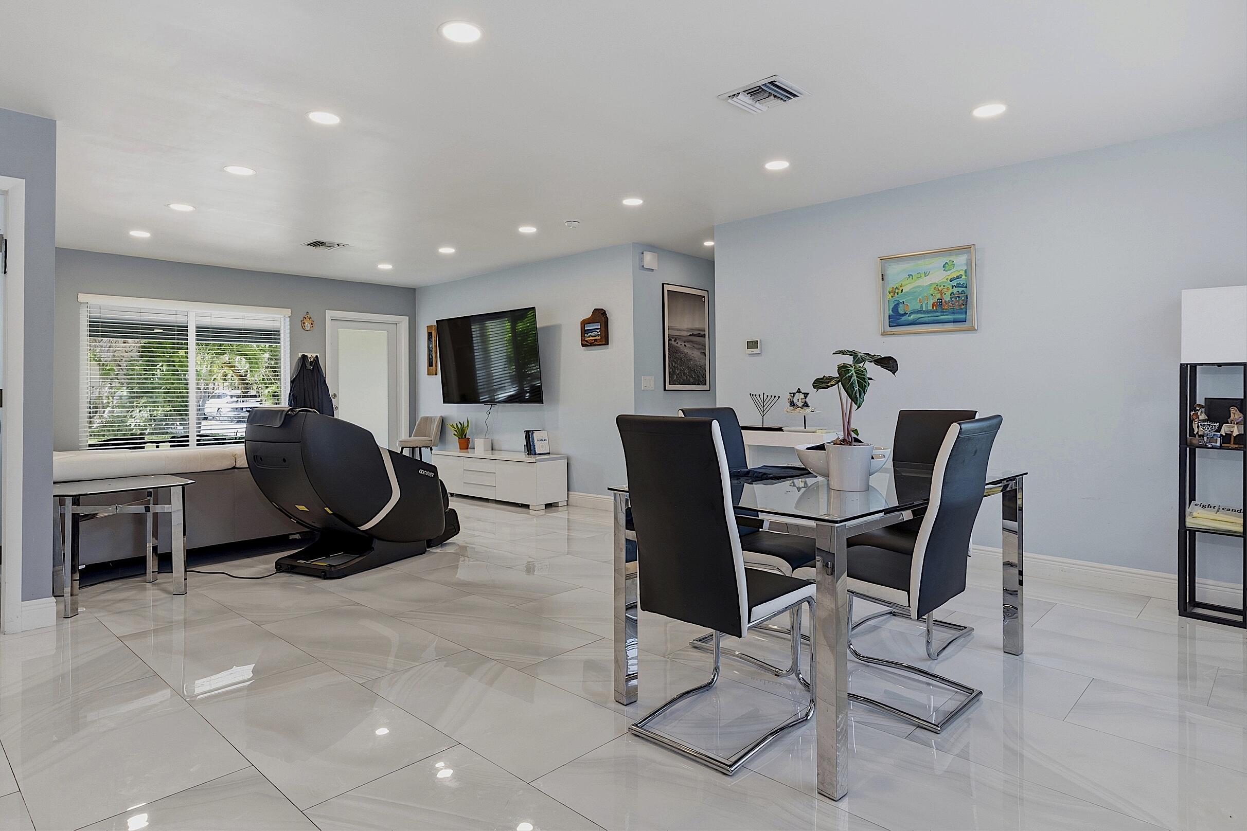 1580 NE 34th Street