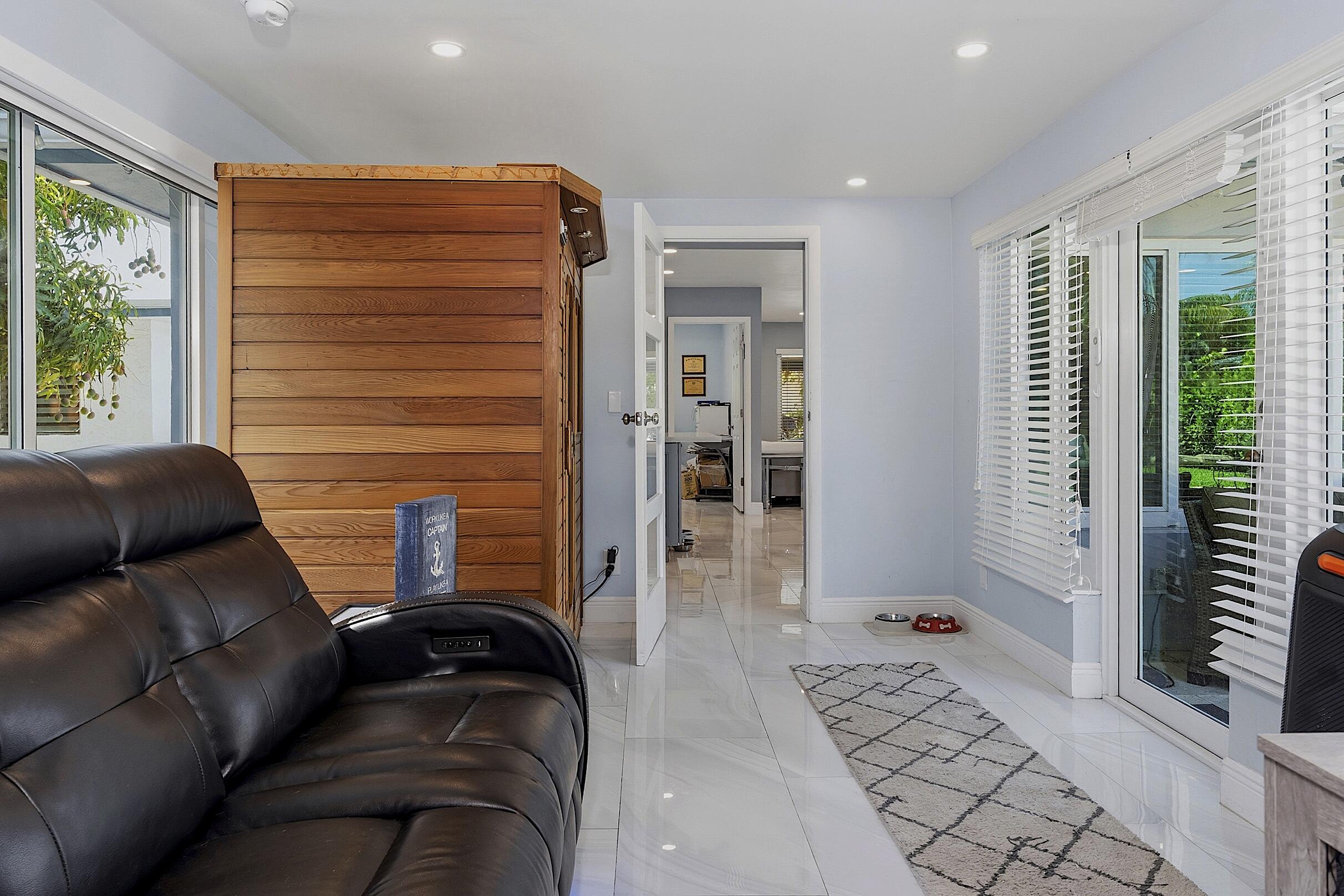 OAKLAND PARK SECOND ADD - Residential