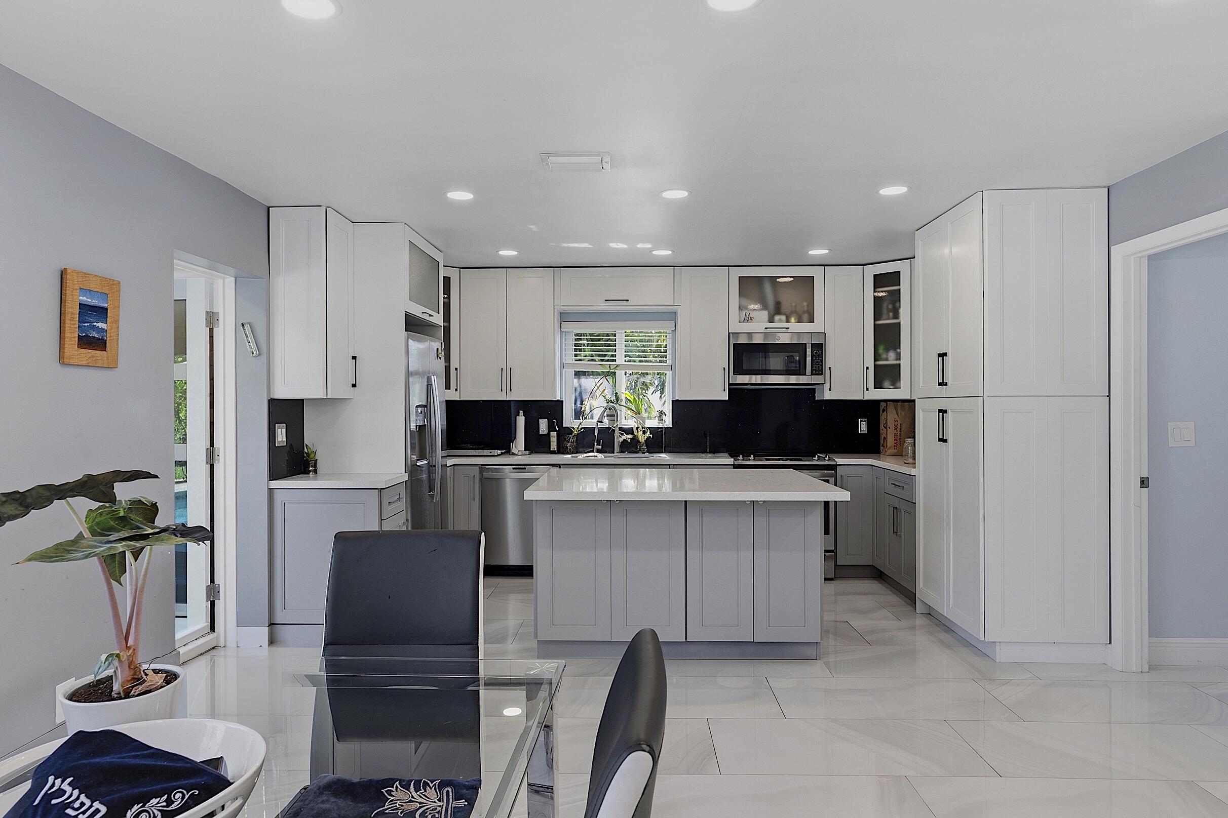 OAKLAND PARK SECOND ADD - Residential