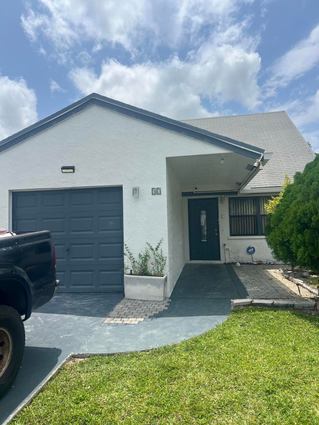 Photo of 57 Peachtree Place, Boynton Beach, FL 33436 (MLS # B26024867)