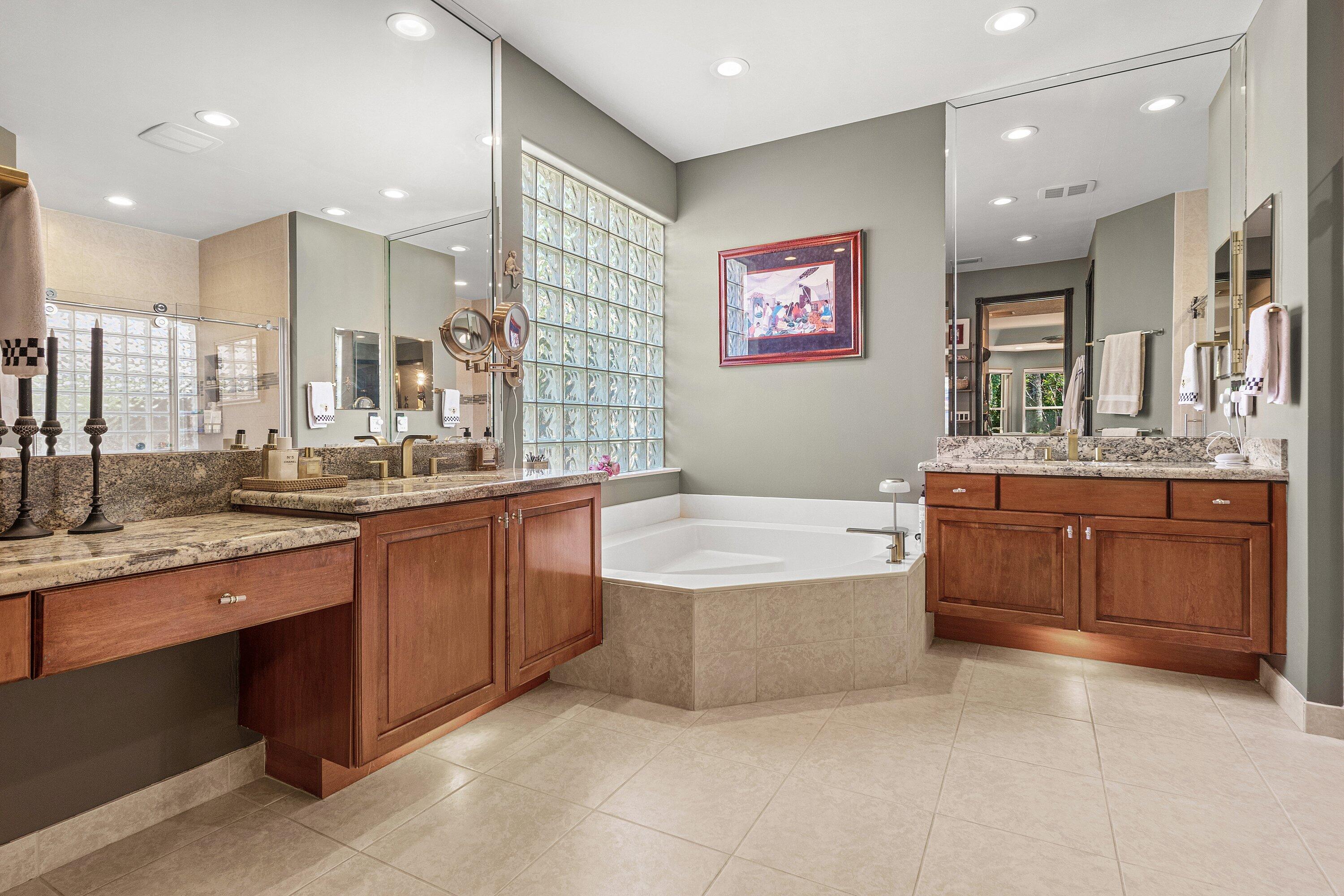 Valencia Falls - Residential