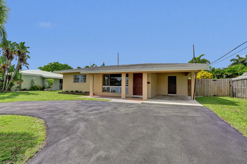 Photo of 500 SE 4TH Court, Pompano Beach, FL 33060 (MLS # B26060885)