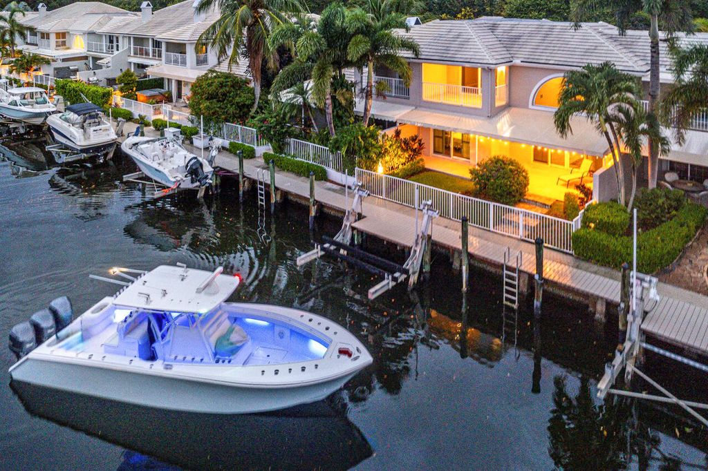 Photo of 14386 Cypress Island Court, Palm Beach Gardens, FL 33410 (MLS # R11005432)