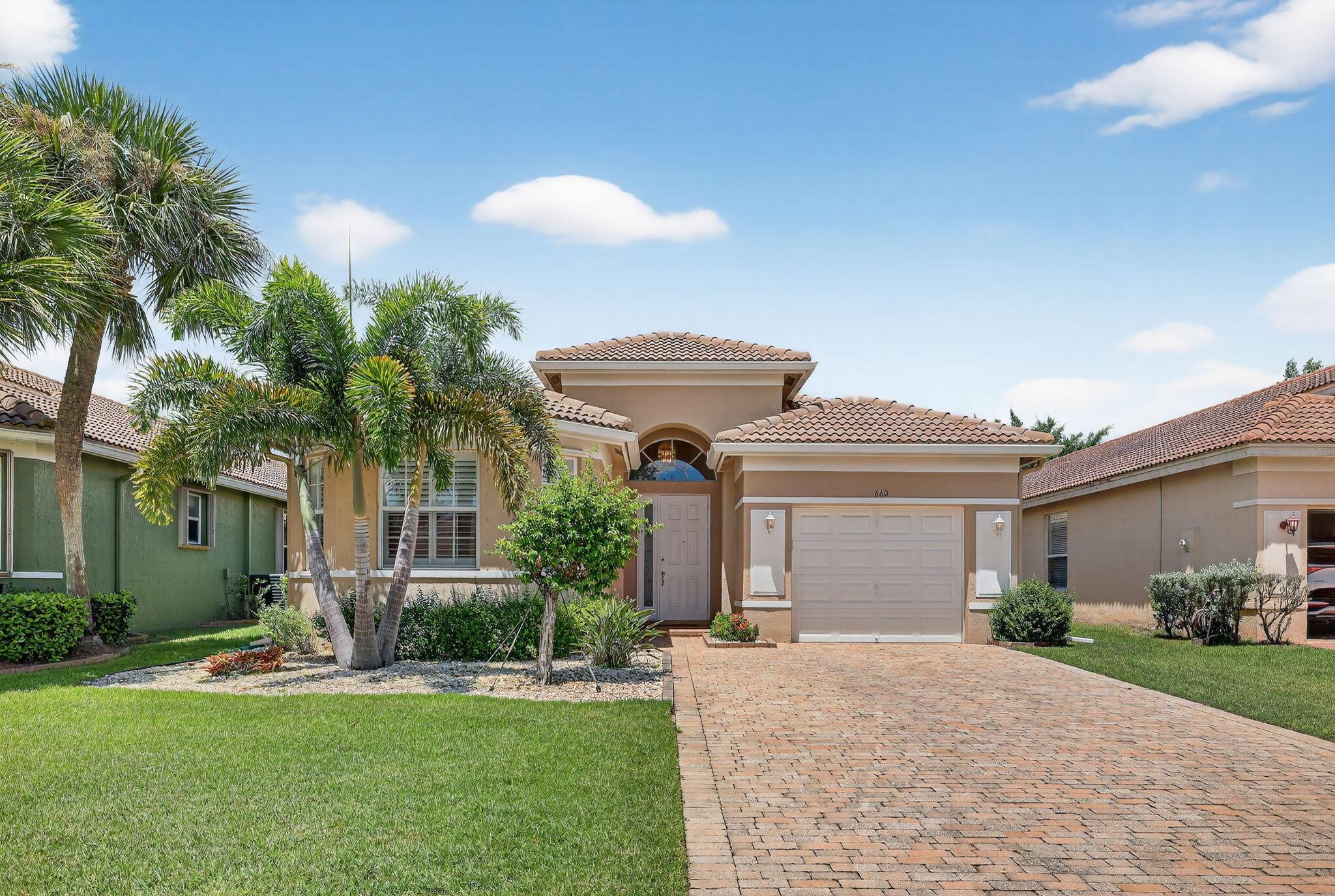 PARADISE FOUND!! SPECTACULAR CUSTOM BUILT HOME IN THE DESIRABLE ST JAMES GATED COMMUNITY. MAGNIFICENT PANORAMIC LAKE AND GOLF COURSE VIEWS. ORIGINAL OWNER = PRIDE OF OWNERSHIP! 3/2/1 WITH 2100 SQ FT OF LIVING AREA. EXPANDED DECORATIVE DRIVEWAY THAT EASILY FITS 4 CARS. OPEN FLOOR PLAN, VOLUME CEILINGS, ROUNDED CORNER BEADS. GOURMET KITCHEN WITH UPGRADED STAINLESS STEEL APPLIANCES . UPGRADED GRANITE COUNTER TOPS AND BACKSPLASH . PLANTATION SHUTTERS , ETCHED GLASS, TRANSOM WINDOWS BRING TONS OF NATURAL LIGHT INTO THE HOME. THE MASTER BATH HAS DOUBLE GRANITE VANITIES, SEPARATE SHOWER AND ROMAN TUB WITH JACUZZI JETS. ST JAMES HAS AN AFFORDABLE HOA FEE OF $250 PER MONTH, THAT INCLUDES CABLE, LAWNCARE, HIGHSPEED INTERNET ACCESS. AMMENITIES INCLUDE COMMUNITY POOL, FITNESS CENTER, TENNIS & GOLF.