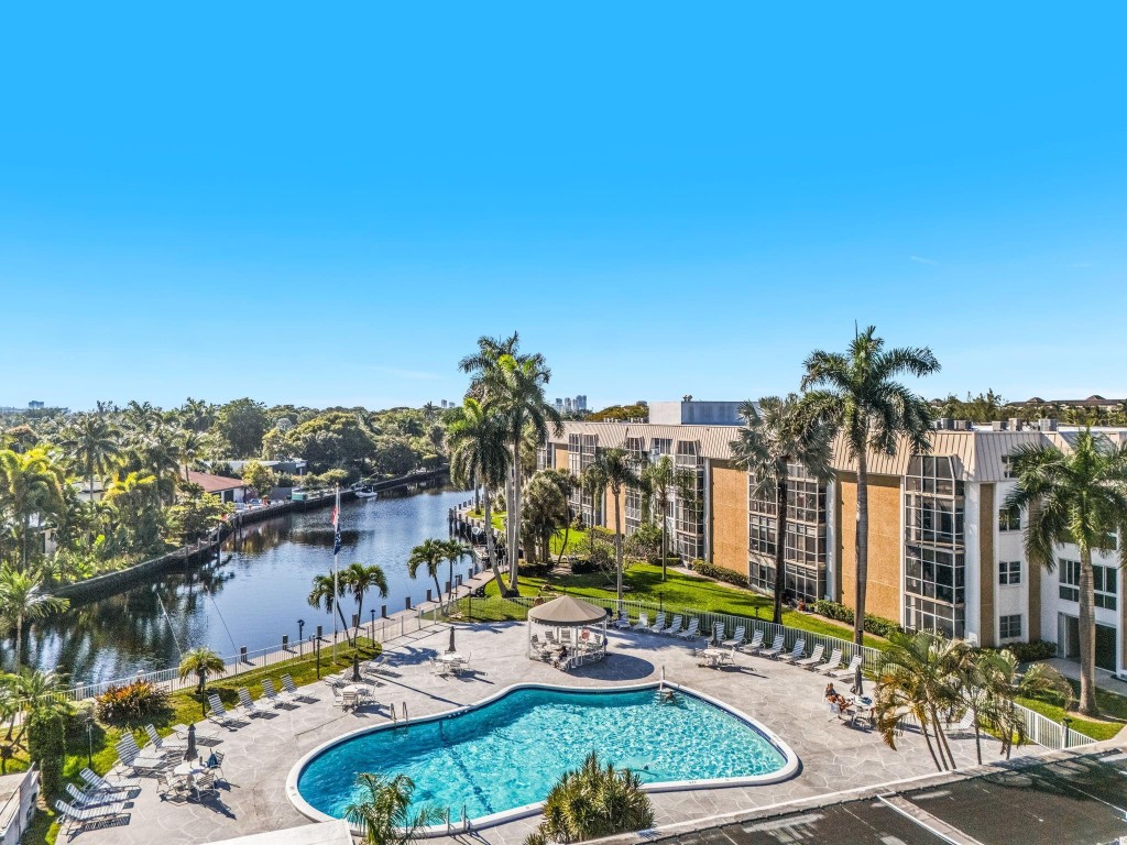 RIVER SHORES CONDO - Residential