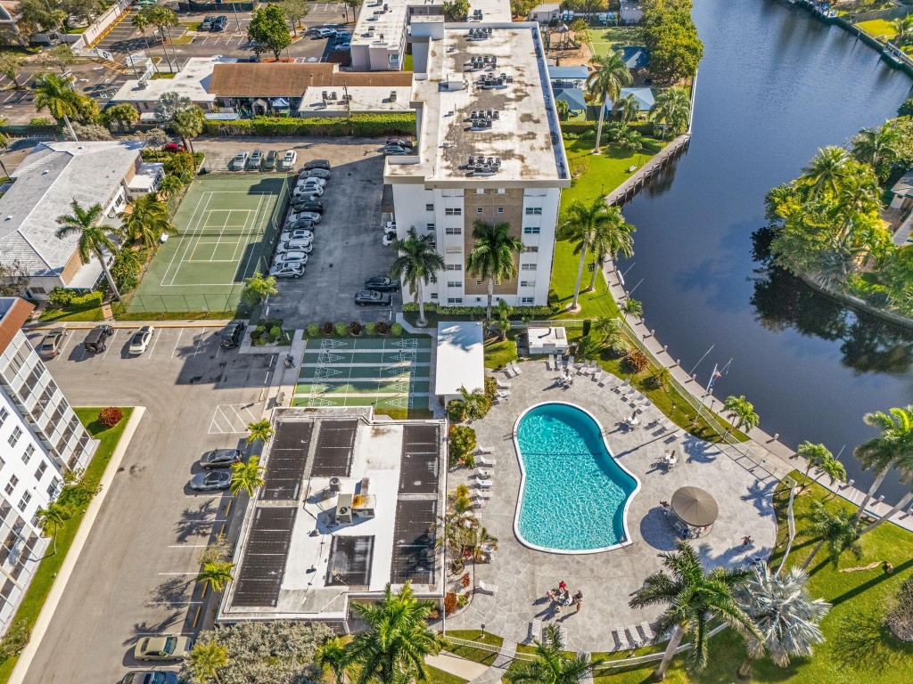 RIVER SHORES CONDO - Residential