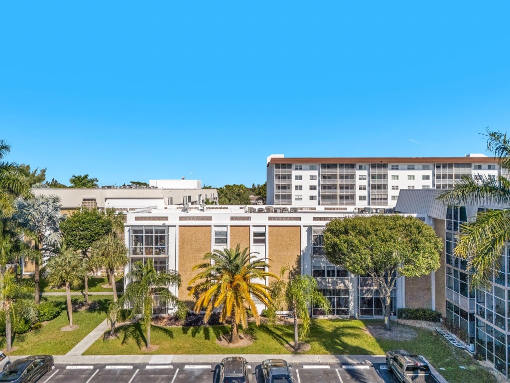 RIVER SHORES CONDO - Residential