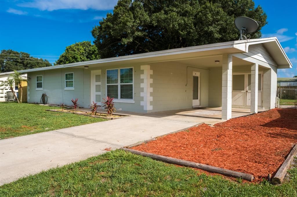 Photo of 1007 Antilles Avenue, Fort Pierce, FL 34982 (MLS # R10731771)