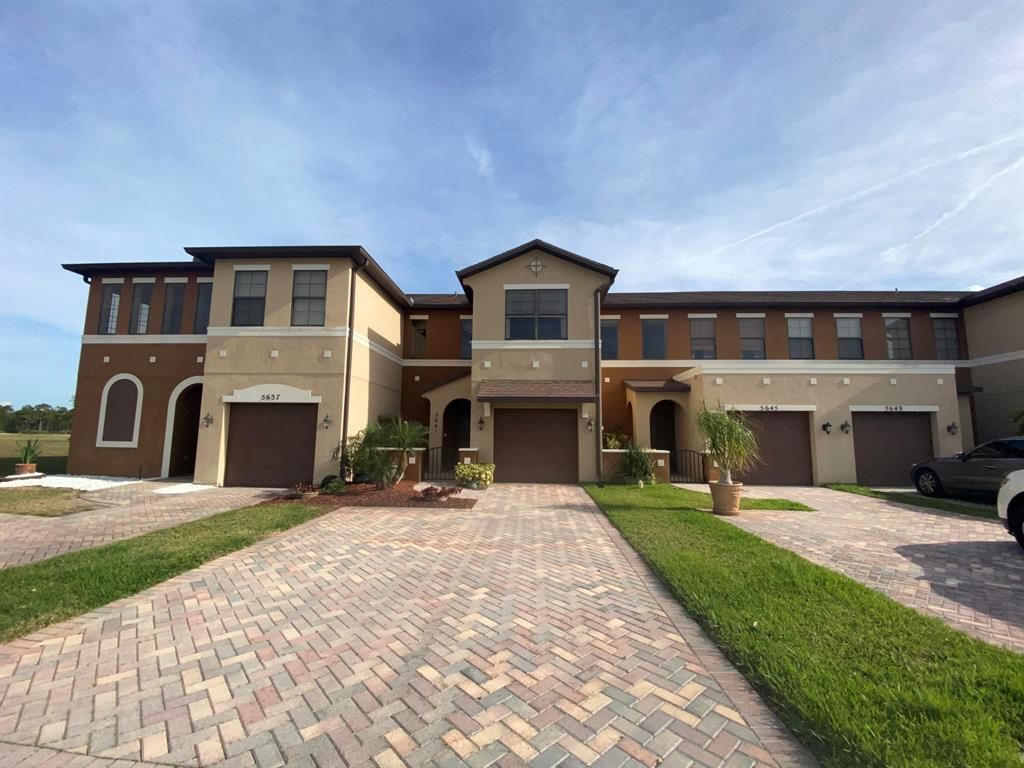 Photo of 5641 NW Coventry Circle, Port Saint Lucie, FL 34986 (MLS # R10697866)