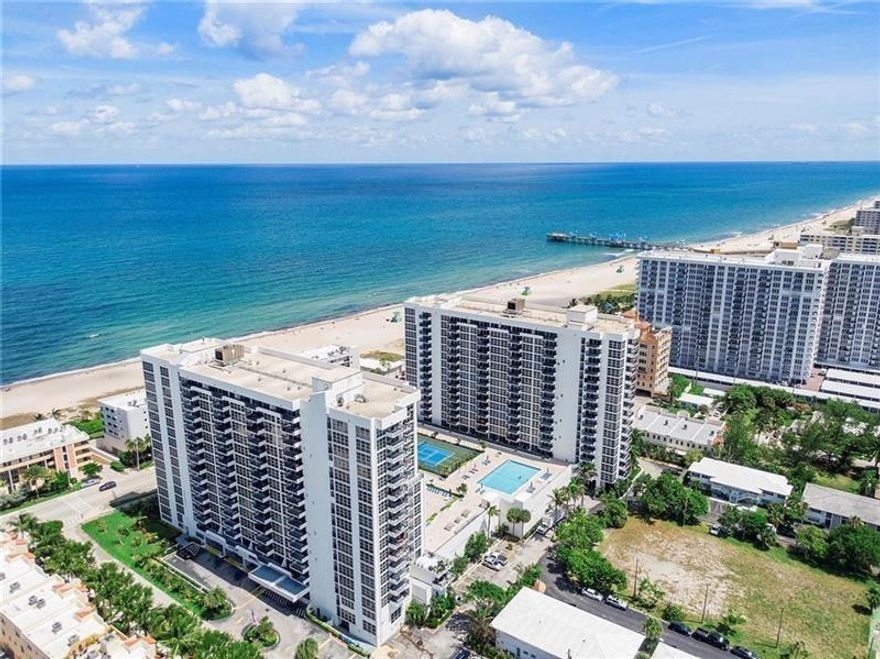 Completely updated unit with great ocean views.  King size bed in the master, queen in guest, 3 flat screen tvs, fully equipped and ready for your winter enjoyment.  Great location, steps to the ocean, modern building with floor to ceiling windows, 24 hour doorman, on site management, two heated pools, saunas, fitness center, bocce, pickle ball, game room, tennis courts. Great restaurants within walking distance. Available seasonally Dec 1 2022 - April 30 2023