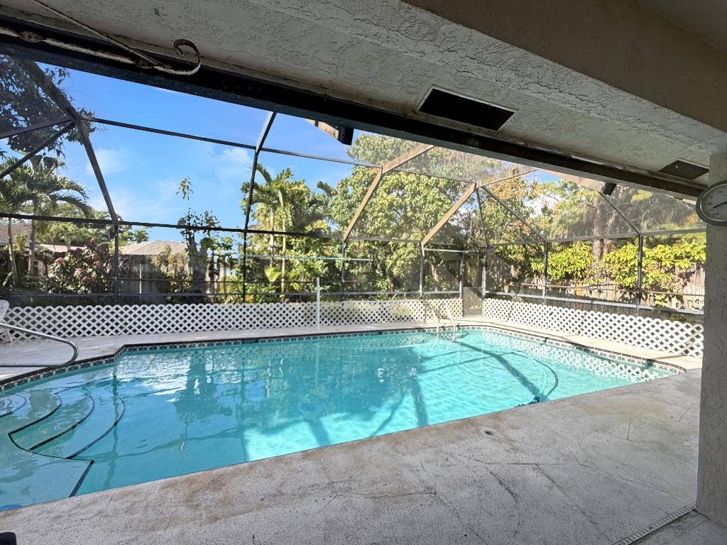 SUGAR POND MANOR OF WELLINGTON - Residential