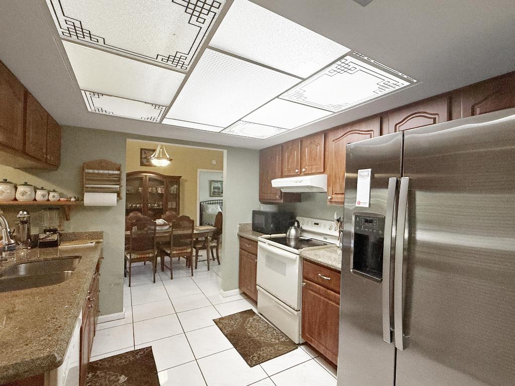 SUGAR POND MANOR OF WELLINGTON - Residential