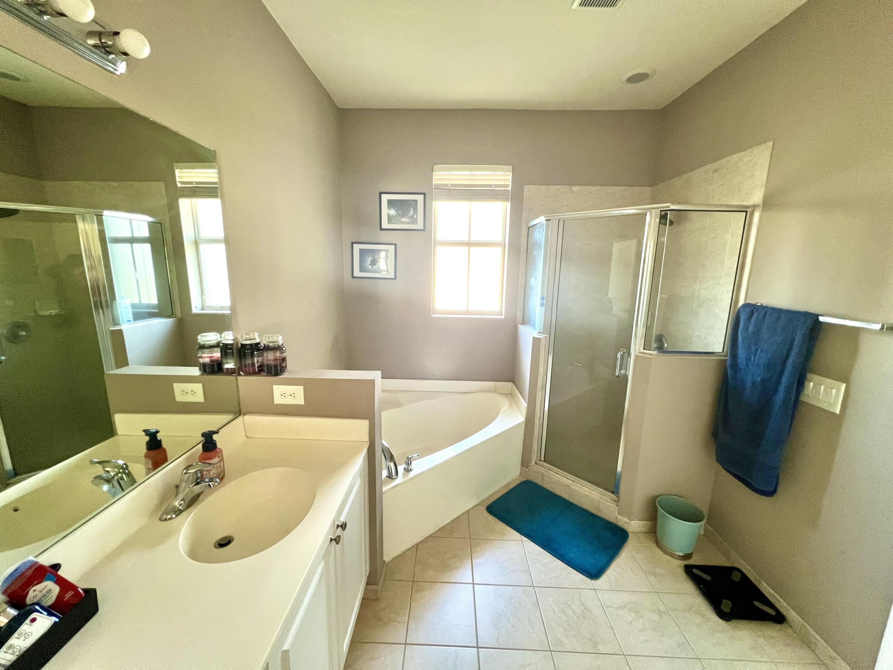 PALOMA LAKES CONDOMINIUM NO 1 - Residential