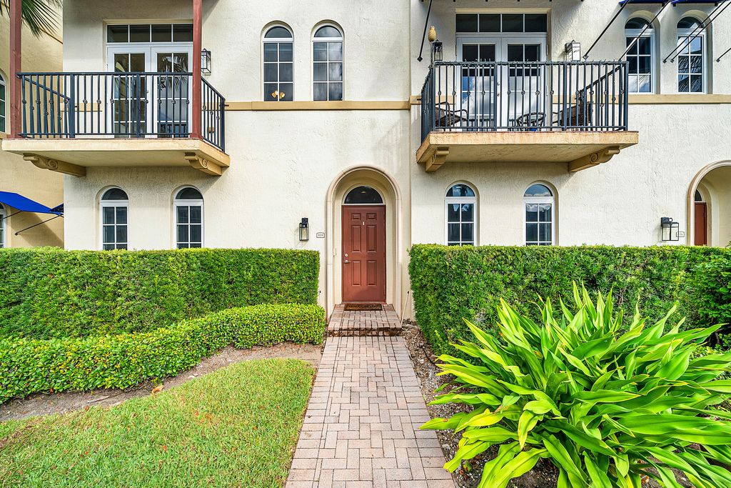 Photo of 824 Virginia Garden Drive, Boynton Beach, FL 33435 (MLS # R11145806)