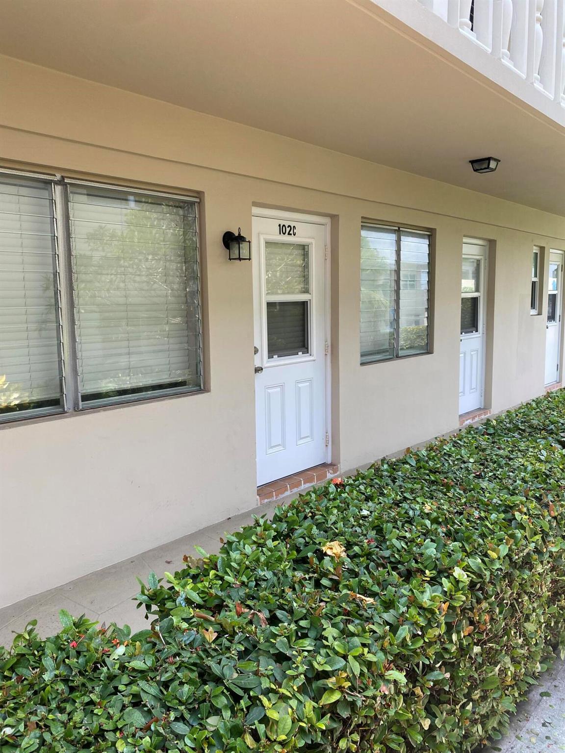 Pristine apartment in 55+ community in sought after Lighthouse Point. This spacious apartment, nestled amongst lush tropical landscaping, offers a large kitchen, dining area and living area with a huge Florida room off of both the bedroom and the living area. The apartment is just steps away from the pool, clubhouse and parking . Venetian Park Gardens is a small boutique community located minutes from shopping and dining and the beach is just a short drive away.
