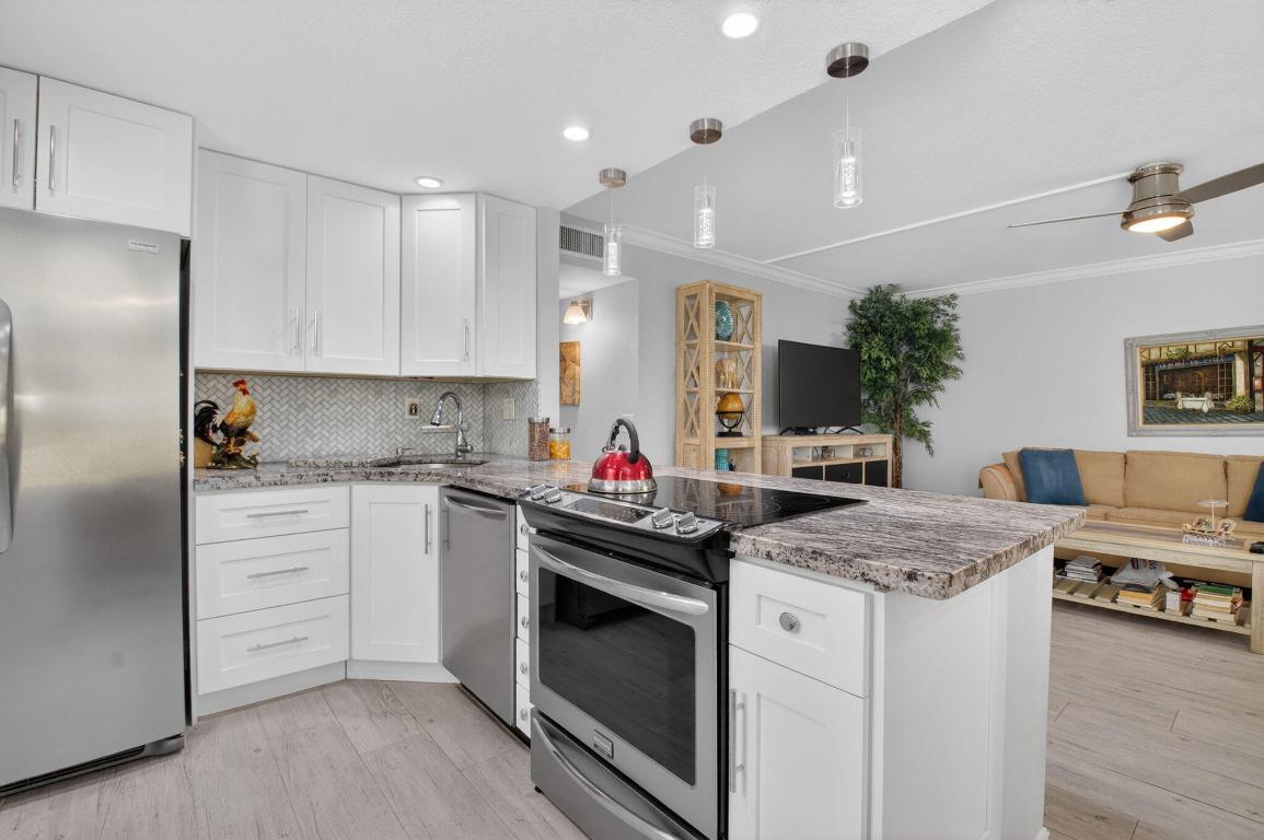 KINGS POINT CAPRI CONDOS - Residential