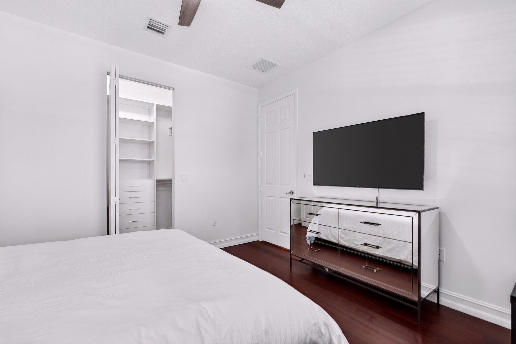 ATLANTIC COMMONS PL 5 - Residential Lease