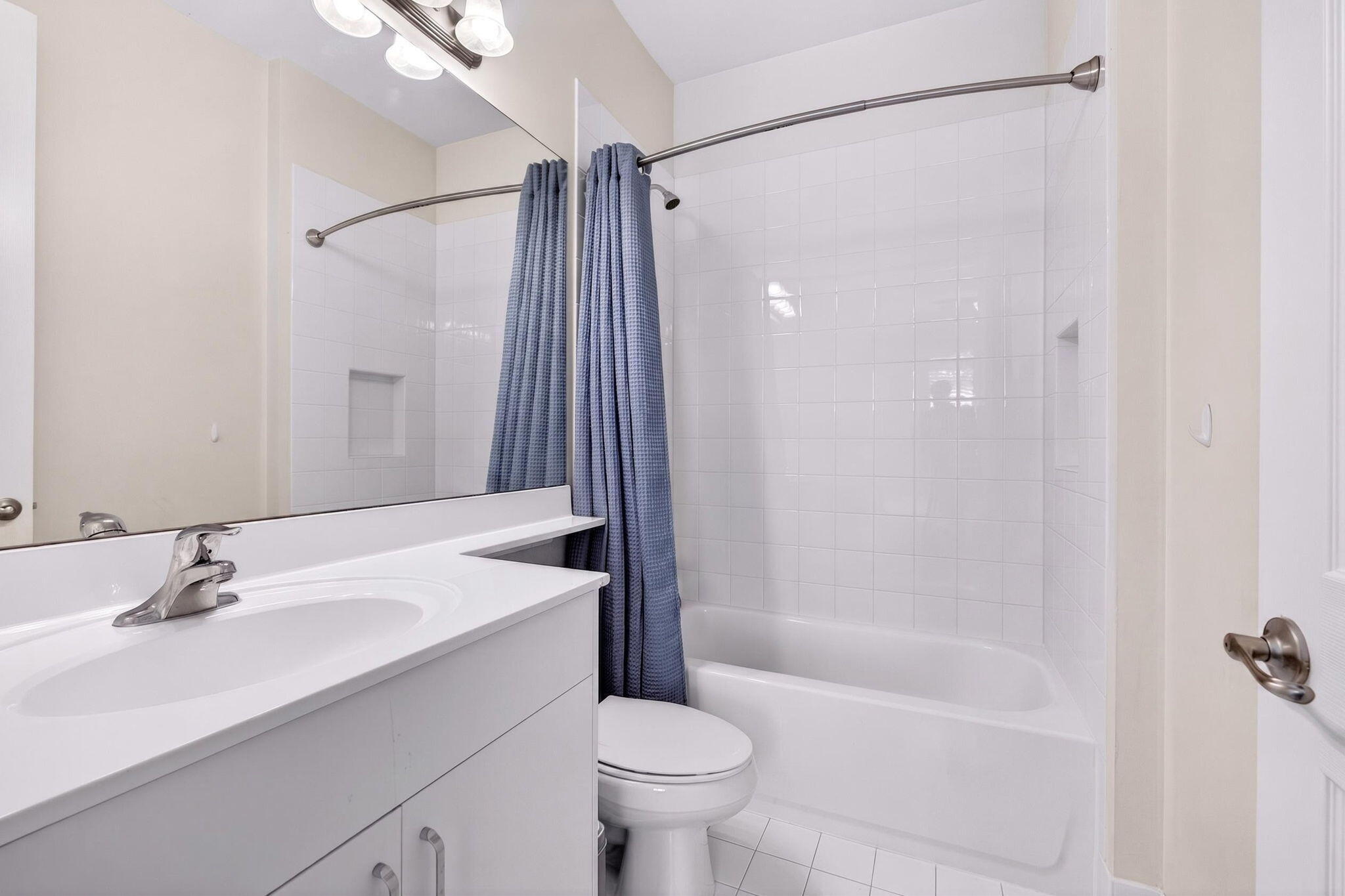 ATLANTIC COMMONS PL 5 - Residential Lease
