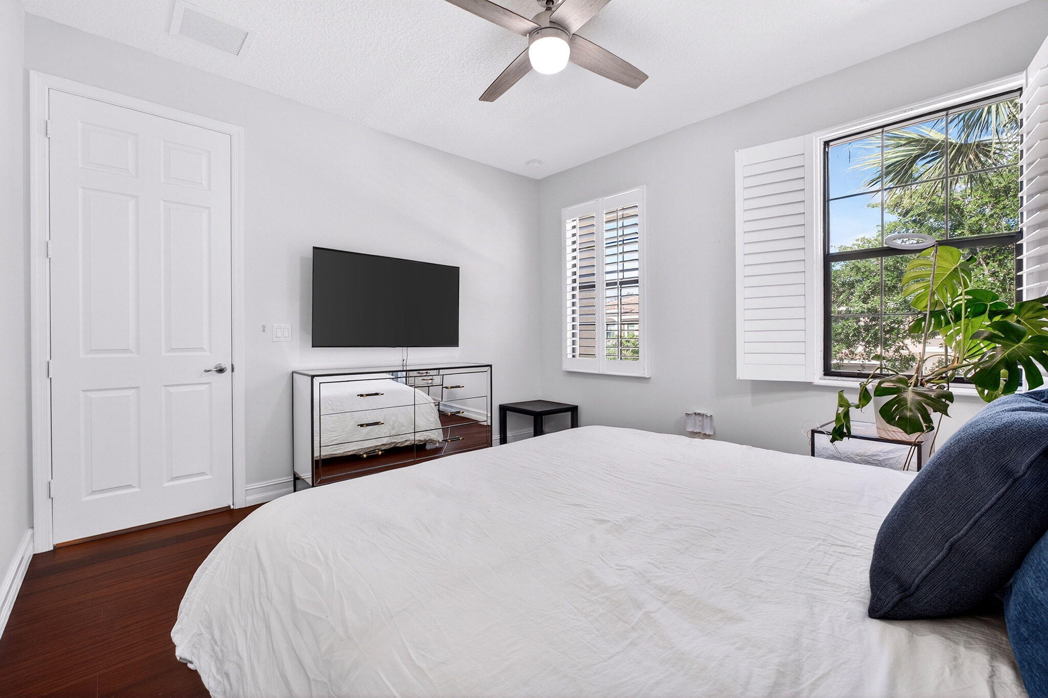 ATLANTIC COMMONS PL 5 - Residential Lease